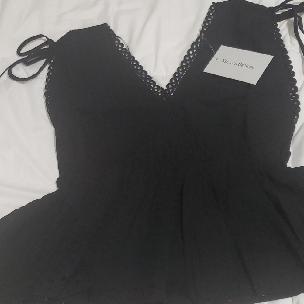 ♥️New boutique Cotton eyelet top - Picture 3 of 11